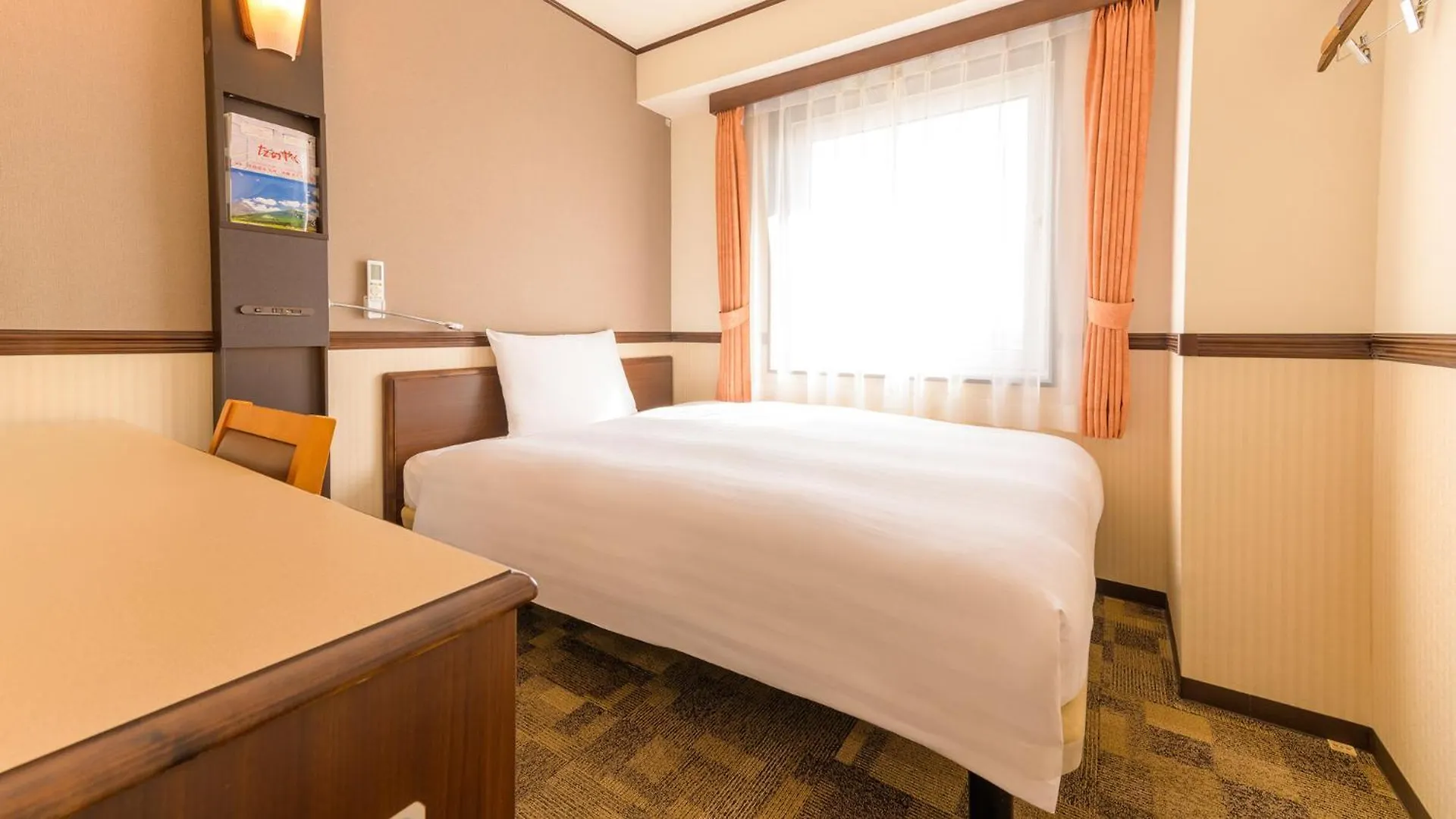 Toyoko Inn Shin-osaka Higashi-mikuni Ekimae Hotel Ōsaka