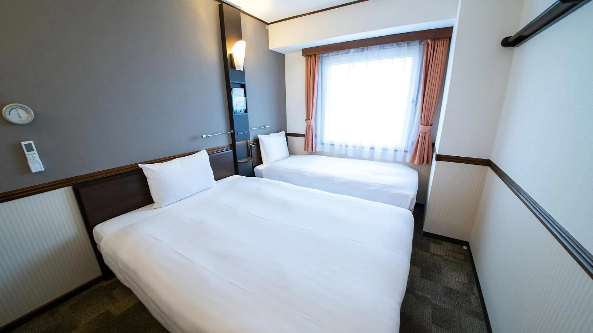 Toyoko Inn Shin-osaka Higashi-mikuni Ekimae Hotel
