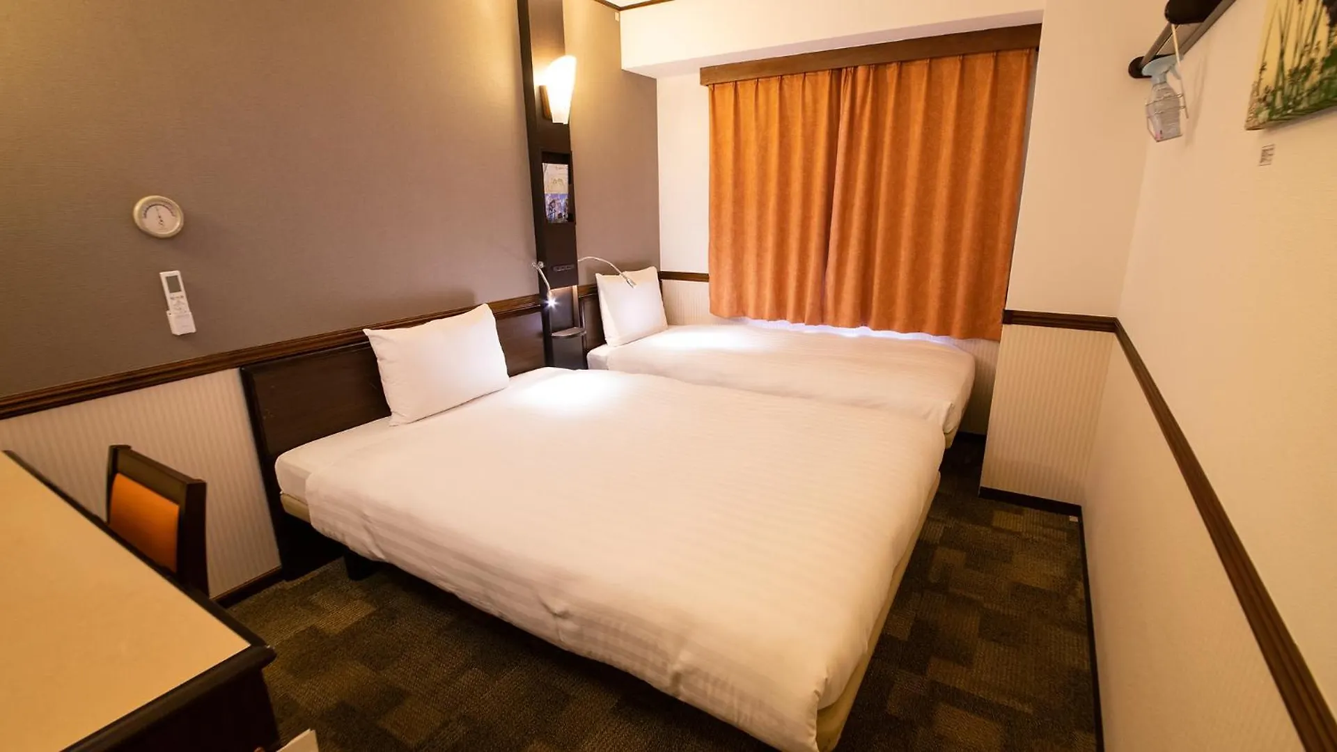 Toyoko Inn Shin-osaka Higashi-mikuni Ekimae Ōsaka